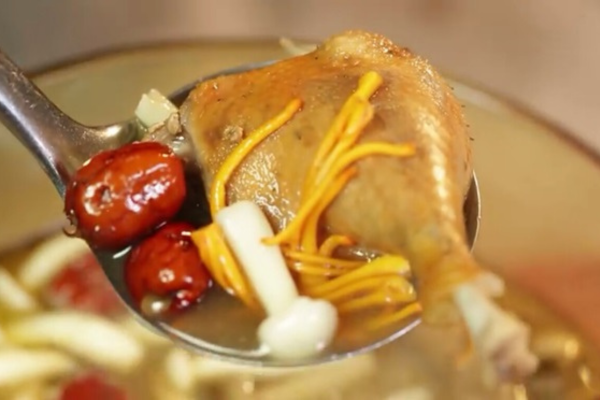 dong-trung-ha-thao-kho-nau-mon-an