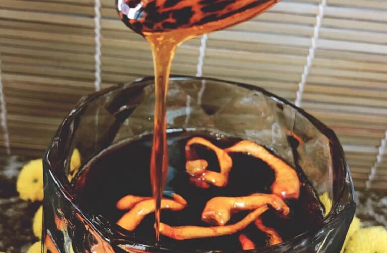 Su-dung-dong-trung-ha-thao-ngam-mat-ong-